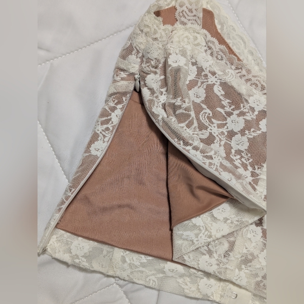 Tiger Mist Lace Crop Top in Cream and White - Picture 5 of 7